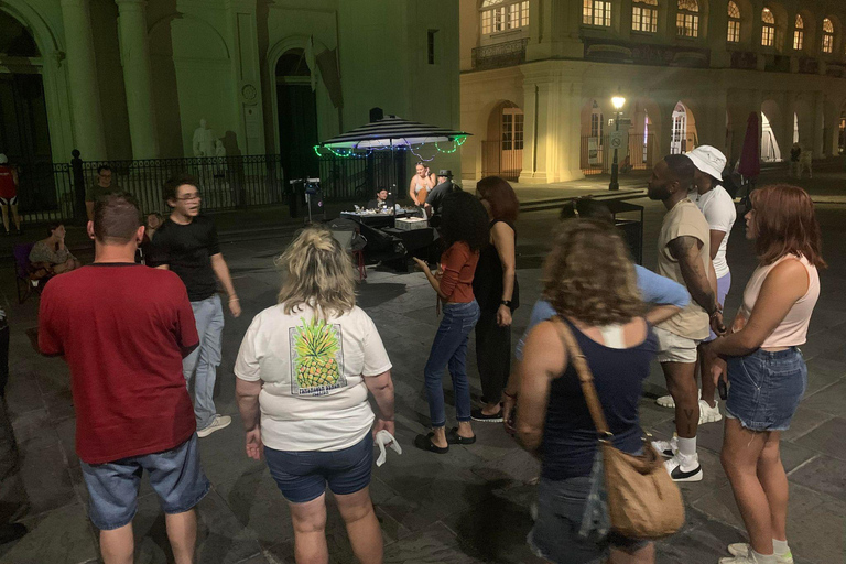 Ghost Tour com equipamento de caça a fantasmas