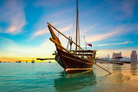 Doha: Sonnenuntergang/Serenade, traditionelle Dau-Bootsfahrt, Dinner-BootsfahrtLuxuriöse Dinner-Bootsfahrt mit Pick &amp; Drop-Service