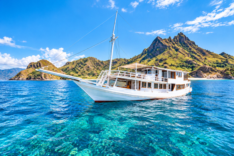 3-Day Komodo National Park Cruise with NK Superior Phinisi Sharing Cabin, Single Bed, Ocean View
