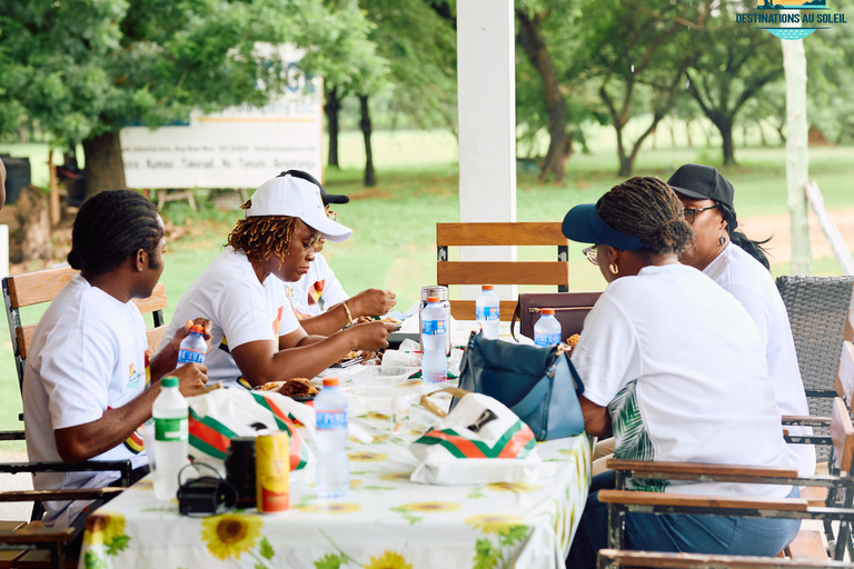 Accra: Guided City Tour with Hotel Pickup & Beach Visit