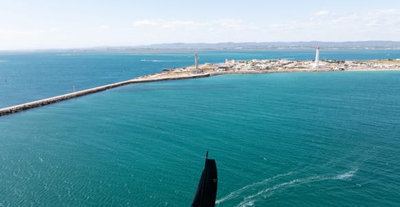 Lagos: tour extremo en un catamarán de competición
