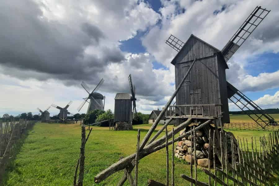 Saaremaa: Kaali-Krater, Angla-Windmühlen und Panga-Klippe – Tour. Foto: GetYourGuide Saaremaa: Kaali-Krater, Angla-Windmühlen und Panga-Klippe – Tour. Foto: GetYourGuide