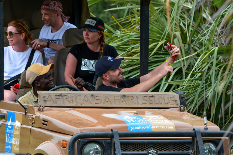 Von Sansibar aus: Selous G.R. Safari mit Übernachtung und Flügengemeinsame Safari