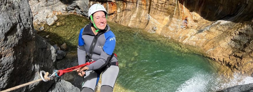 Réunion: Canyoning de Bras Rouge à Cilaos - Ludique, Aquatique & Géologique
