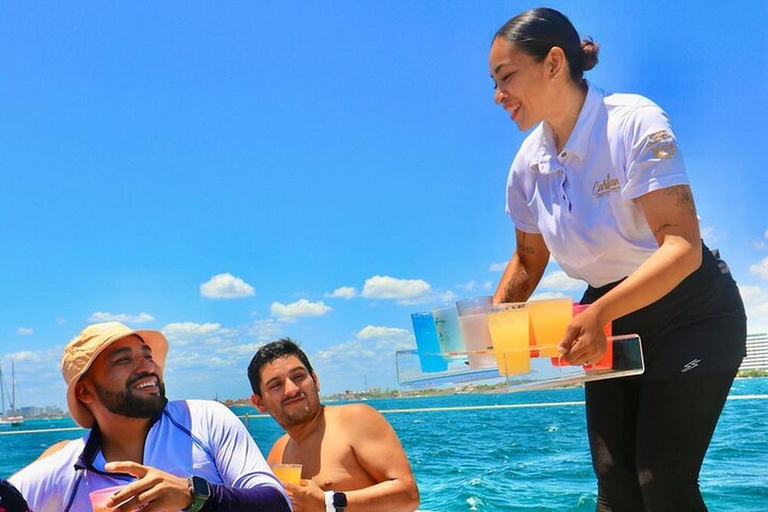 Isla Mujeres: All-Inclusive Catamaran with Snorkeling and All-You-Can-Eat Buffet