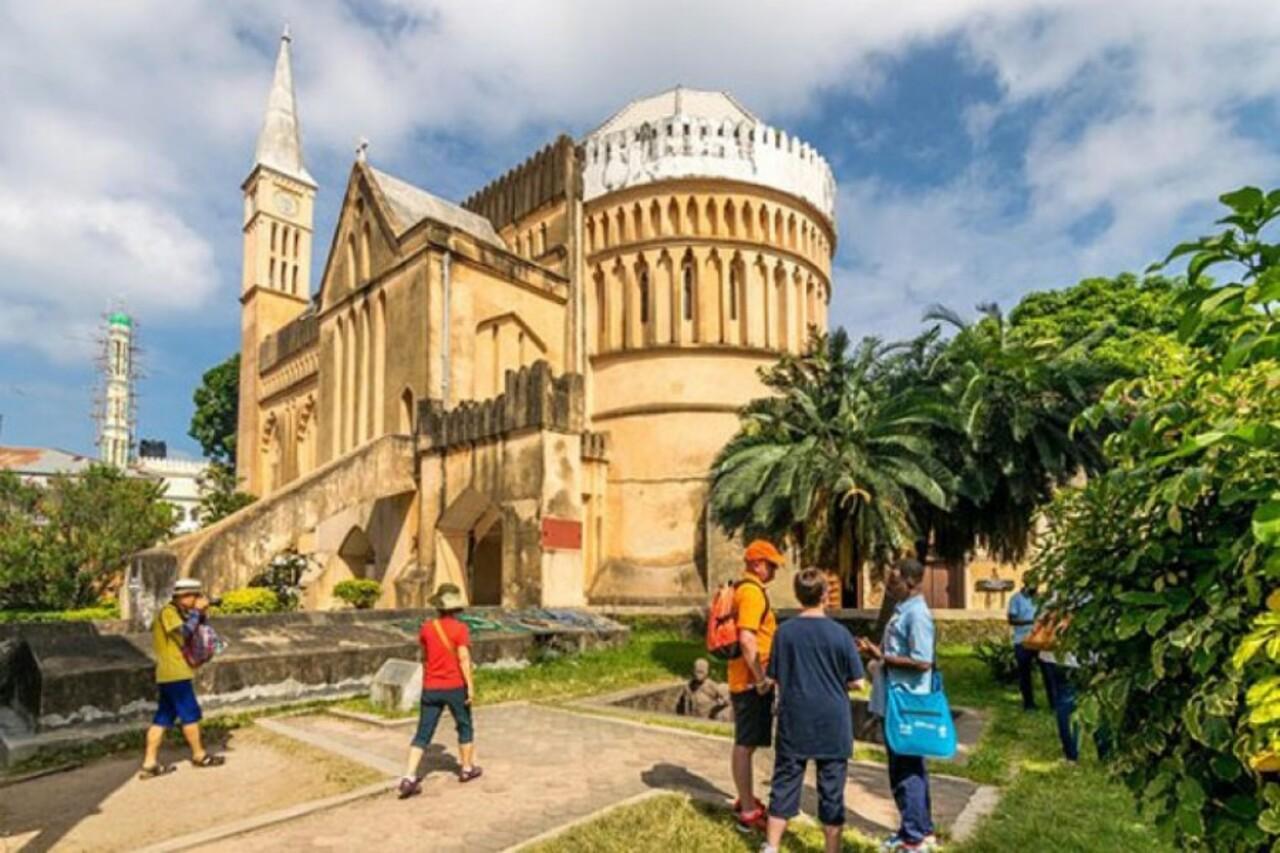 Sansibar: Stone Town, Gewürzplantage & Prison Island – Tagestour