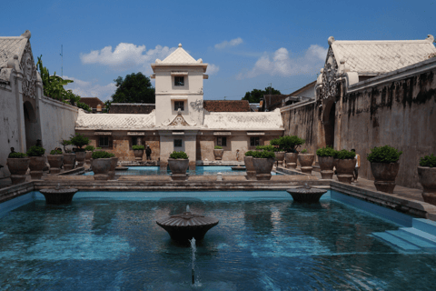 Yogyakarta: Tour di un giorno del Palazzo del Sultano e del Castello d&#039;Acqua