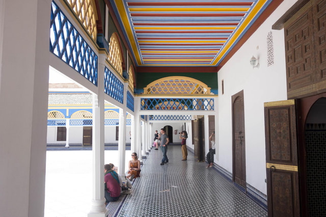 Marrakech: Bahia Palace, Mederssa Ben Youssef & Medina Tour