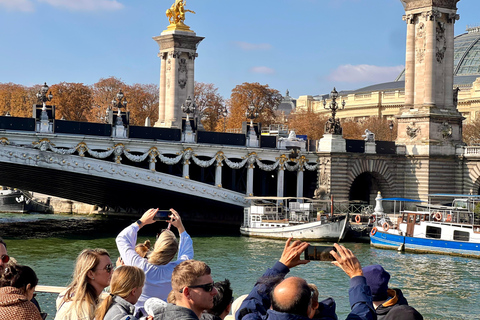 Paris: Seine River Sightseeing Cruise with Parisian Macaron Paris: Seine Day/Evening Cruise & Macaron Experience