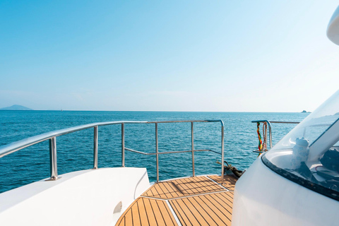 Phuket: Phi Phi Island Catamaran Tour with Beachfront Lunch Full Day Tour without Transfer//No National Park Fee