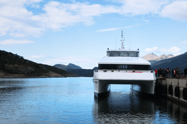 Puerto Natales : navigation vers les glaciers Balmaceda et SerranoPuerto Natales : Navigation vers les glaciers Balmaceda et Serrano