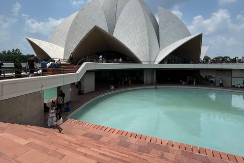 From Delhi Airport: Layover Guided Old &amp; New Delhi TourFull Day New &amp; Old Delhi Tour With Car, Guide &amp; Entry Fees