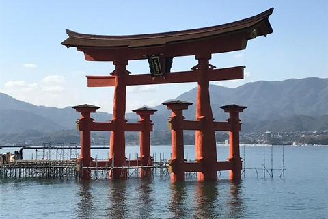 Hiroshima: Excursión en el Parque Conmemorativo de la Paz a la Isla de Miyajima