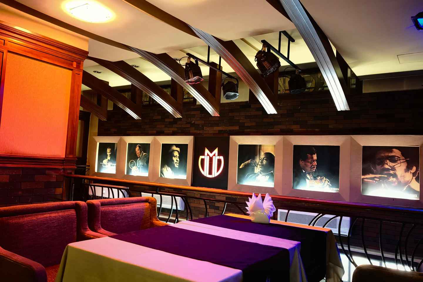 Vino, Jazz e Magia: Una Serata al Malkhaz Jazz Club