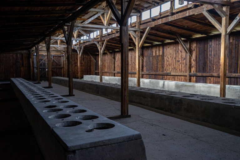 From Krakow: Auschwitz-Birkenau Full-Day Guided Tour Tour with Meeting Point Pickup and Lunch - French