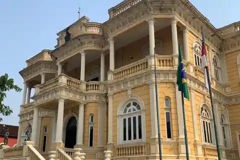 Historic City Tour Manaus by car with 3 stops.