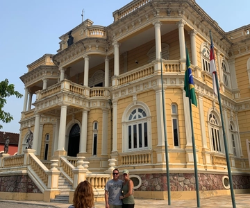 Historisk byrundtur i Manaus i bil med 3 stop.