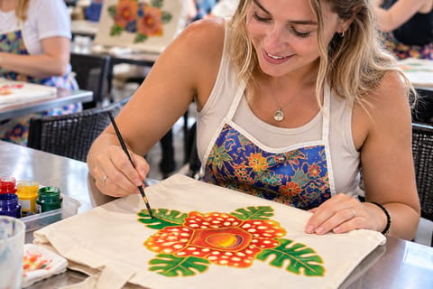 Kuala Lumpur: Batik Tote Bag DIY & Night Market Food Tour