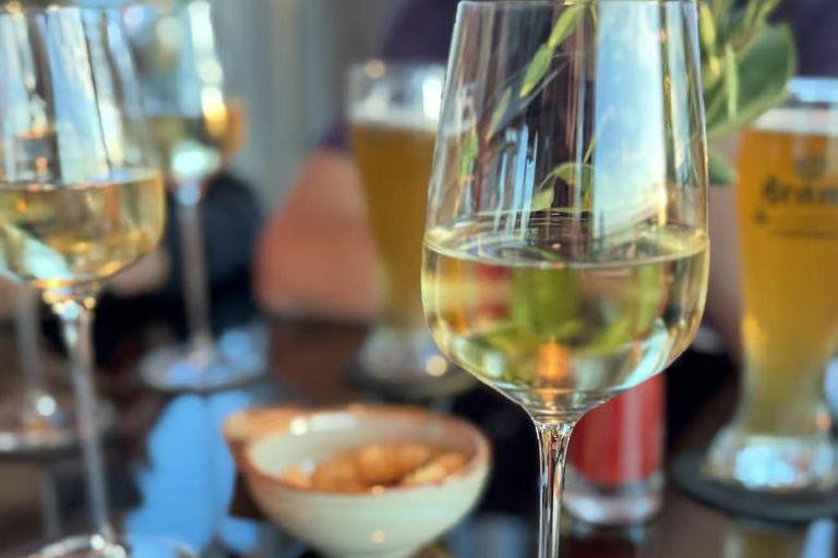 Eindhoven: Wine tour with drinks & games