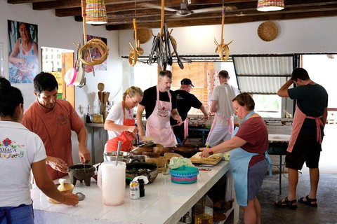 Huatulco: Oaxacan Cooking Class with Market Tour & Meal