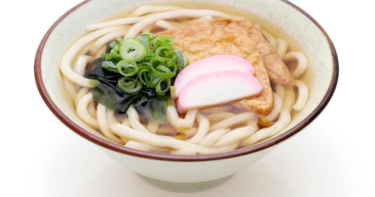 Kitsune (ræv) udon og krydret ris｜Under opsyn af RD｜Kyoto | GetYourGuide