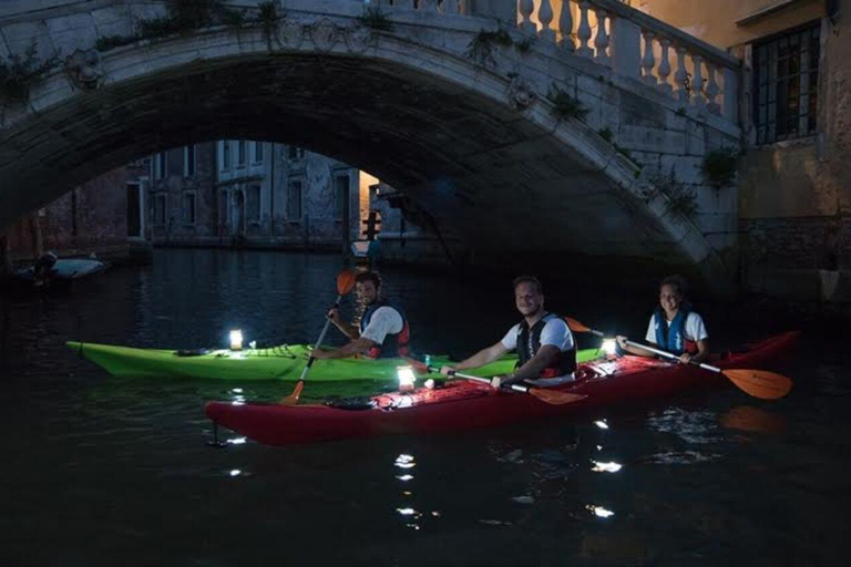 Venecia: Tour guiado en kayakExcursión rápida en kayak por Venecia