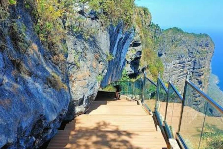 Salalah: Shaat Cliffs & Fazayah Beach Nature Private Tour