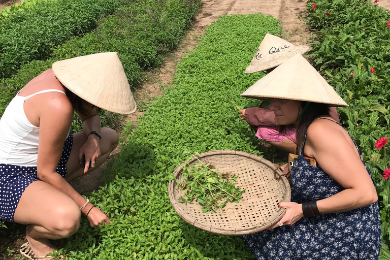 Wycieczka rowerowa po okolicy, łódź z koszem i lekcja gotowaniaZ Hoi An