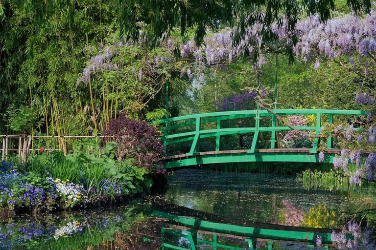 Paris: Private Guided Tour in Giverny Monet's House Paris: Private Guided Tour in Giverny Monet's House & Tast.