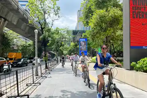 Bangkok: tour matutino en bicicleta con trayecto en ferry