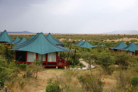 Pernoite em um safári particular em Masai MaraSafari privado noturno para acomodação de luxo em Masai Mara