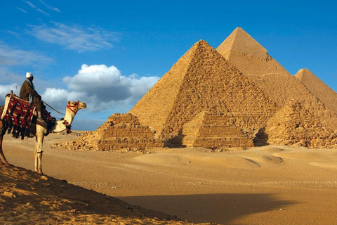 Kairo: Guidad tur till pyramidkomplexet i Giza och nationalmuseetPrivat tur inklusive transfer, guide, lunch och entréer