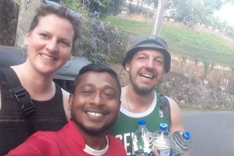 Kandy: Private Tuk-Tuk Tour with Cooking Class & Show