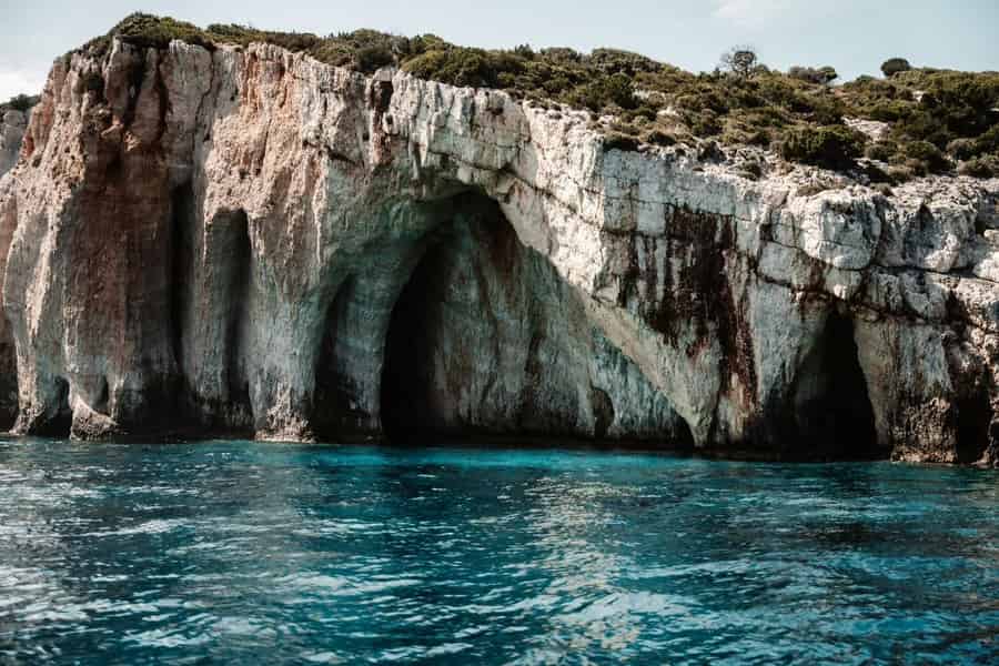 Zakynthos: Schiffswrack, blaue Höhlen und antike Ruinen mit dem Boot. Foto: GetYourGuide
