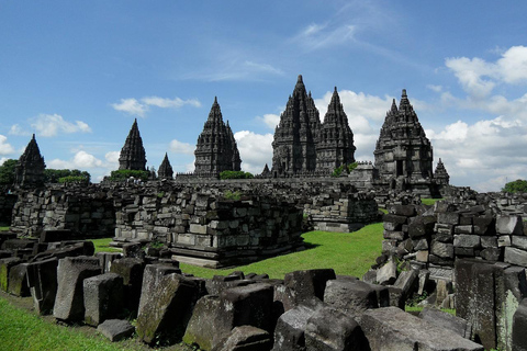 Depuis Yogyakarta : Visite du temple de Borobudur et de PrambananVisite partagée avec billet d&#039;entrée inclus