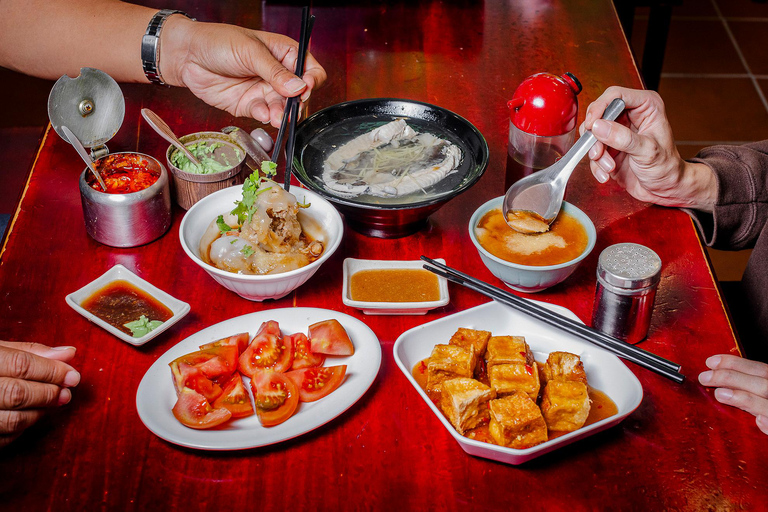 Taipei: Formosa Flavours Food Tour with 12+ Tastings
