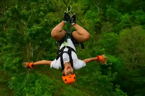 Jaco Zip Line med Tarzangunga, hängande broar, lastbilsåktur