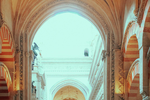 Córdoba: Mezquita Photoshoot with Professional Photographer 1 hour Mezquita Photoshoot