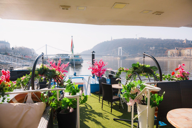 Budapest: Daytime Hop-on Hop-off Cruise with Welcome Drink Budapest: Daytime Hop - on Cruise