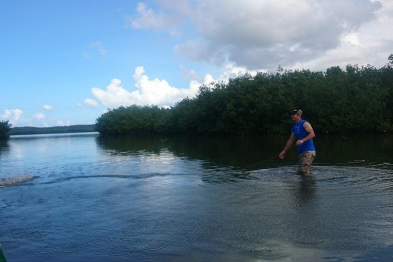 Cartagena: Lagoon Fishing with German or Italian Guide