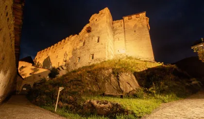 Burg Heinfels: Eine exklusive Führung durch die Burg bei Nacht