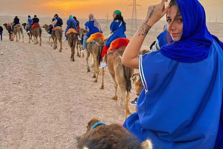 Marrakesh: Pôr do sol no deserto de Agafay, passeio de camelo e jantar com showMarraquexe: jantar no deserto de Agafay, passeio de camelo ao pôr do sol e show