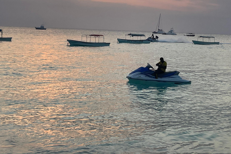 Zanzibar water sports happy hour: jet ski -soufa-kaiak