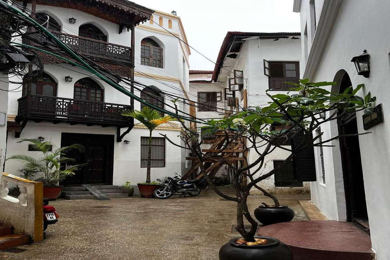 Stone Town Walking Tour with Female Guides
