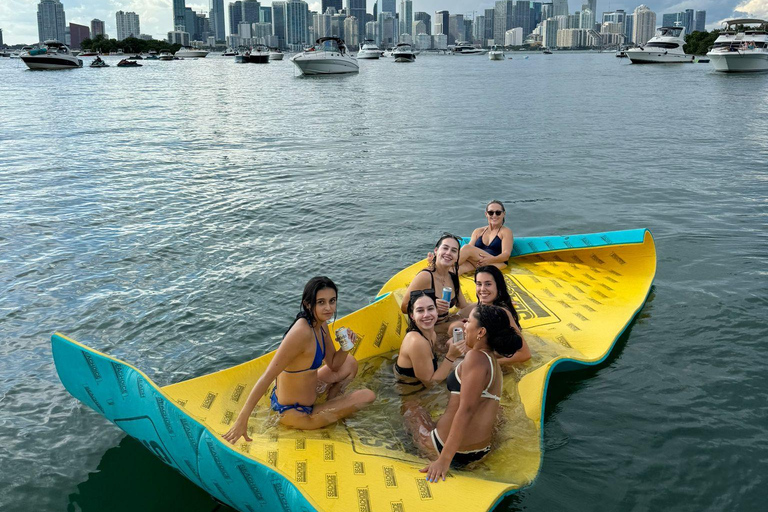 SEA MIAMI THE BEST!! 26' CROWNLINE "GLORY DAZE" + 1 HR FREE!