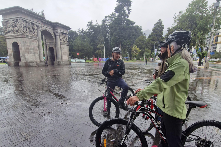 Tour della città di Quito in biciclettaTour in bicicletta di Quito