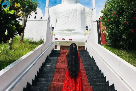 Kandy: Tuk-Tuk Sights, Culture, Shopping & Treatment