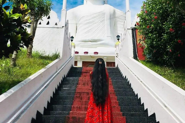Kandy: Tuk-Tuk Sights, Culture, Shopping & Treatment