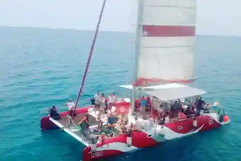 Hammamet : Croisière en catamaran avec arrêt baignade et transfert à l'hôtel
