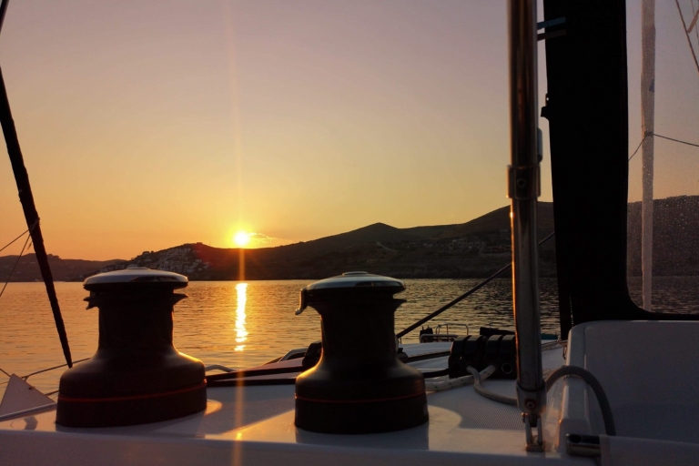Santorini: ochtend- of zonsondergangcruise met gastronomische maaltijd